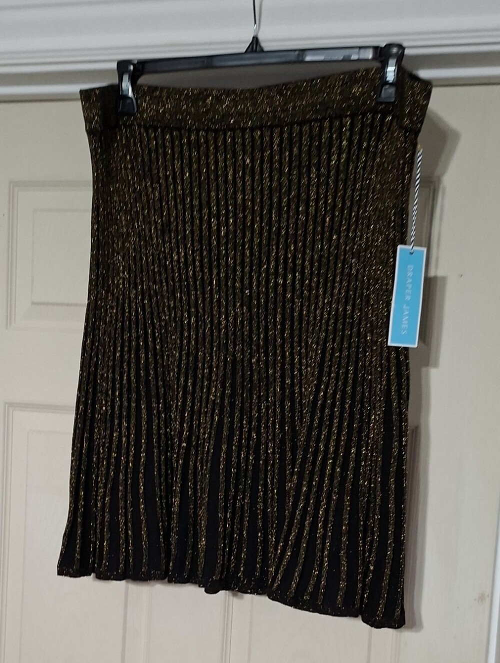 NWT Black & Gold Pleated Sweater Skirt